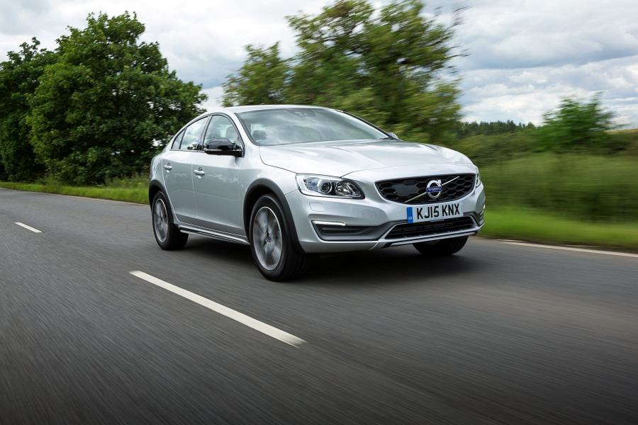  Volvo S60 Cross Country 2015 года  (UK) (фото 19 из 23)